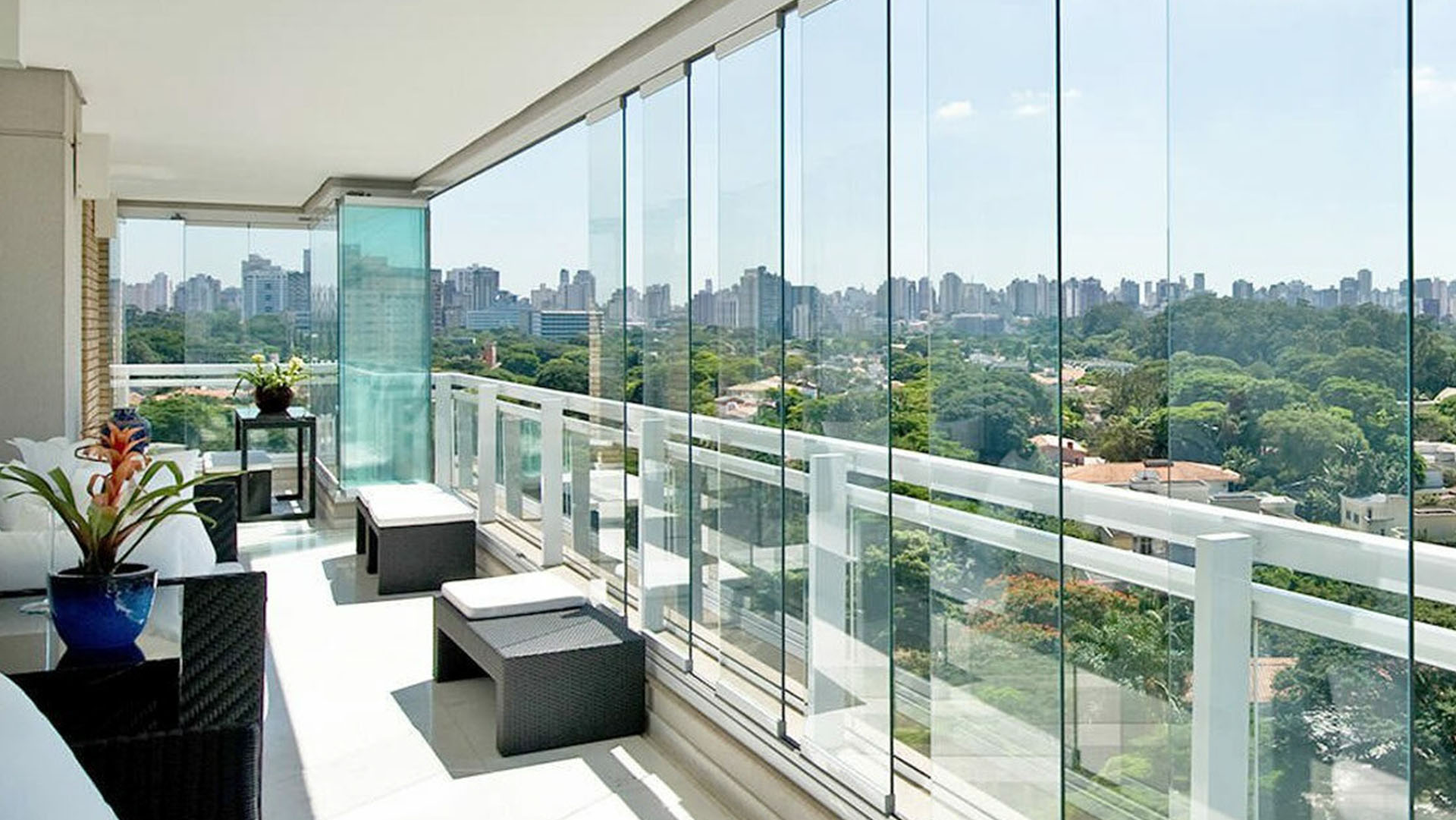 Профессиональная тонировка окон в квартирах Москвы. Защита от солнца, шума и ультрафиолета с сохранением света и обзор